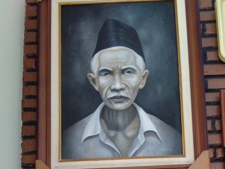 Cerita Mbah Moedjair,...