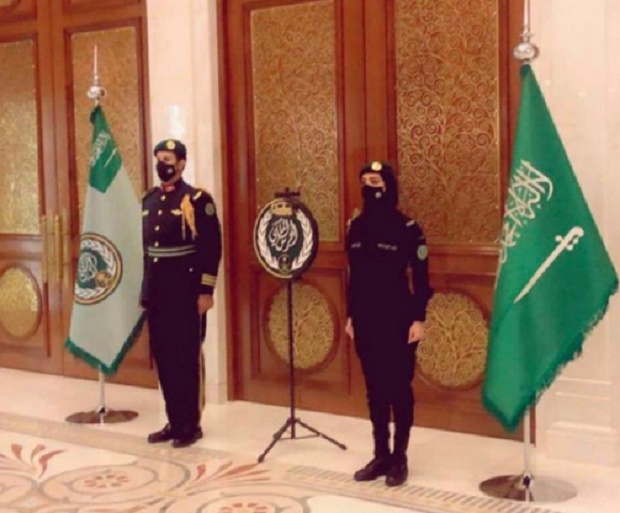 Foto Wanita Garda Kerajaan...