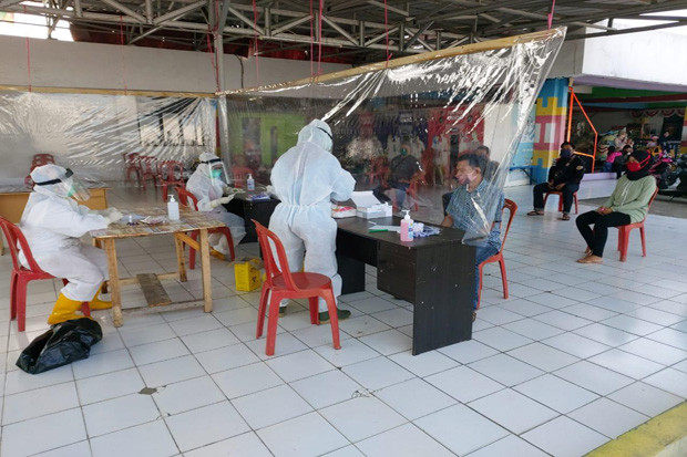 61 Pedagang, Karyawan,...
