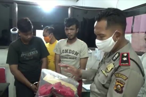 Tusuk Korbannya 4 Kali,...