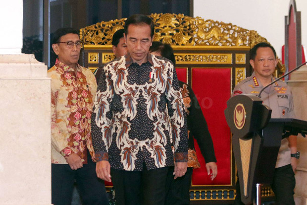 Jokowi Semprot Menteri,...