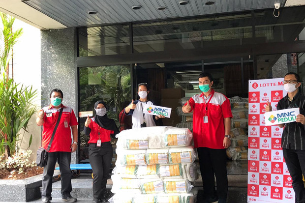 LotteMart Serahkan Bantuan...