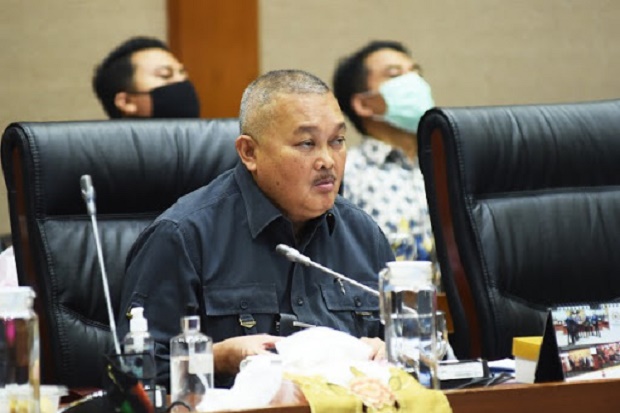 Dalam Rapat, Tiba-tiba...