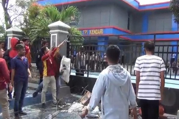 Demo Tolak TKA asal...