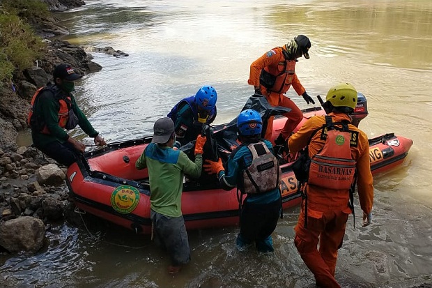 Terseret Arus Sungai...