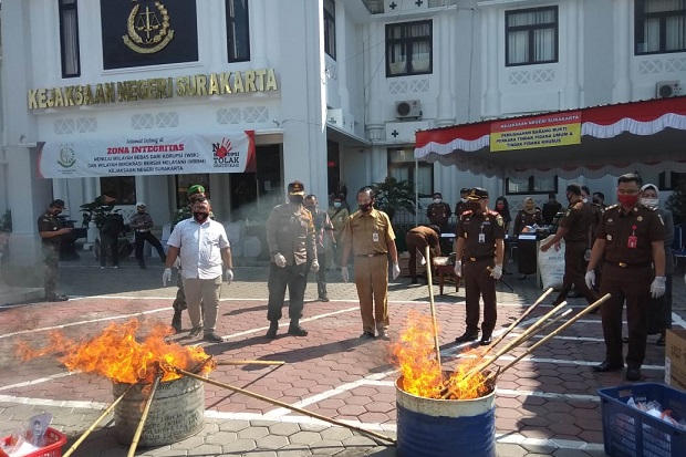 Kejari Solo Musnahkan...