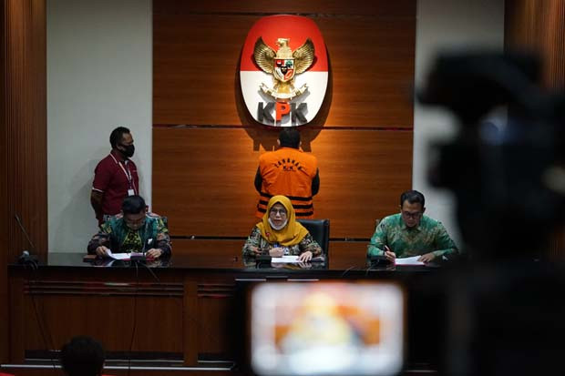 KPK Tahan Makelar Tanah...