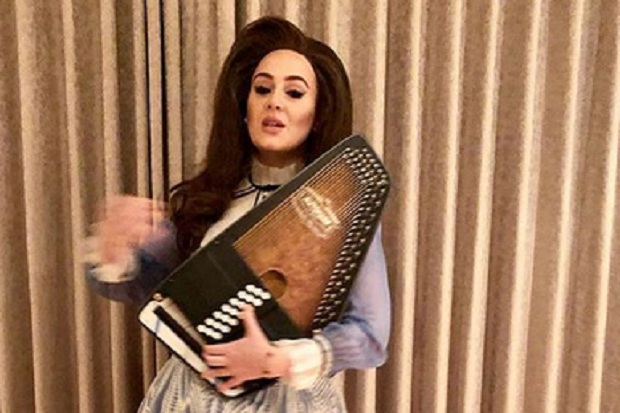Tunda Album, Adele Desak...