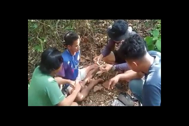 Memilukan, Petani Karet...
