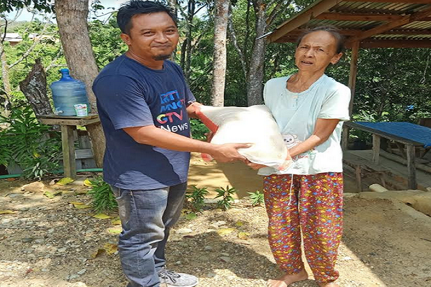 Wartawan Salurkan Bantuan...