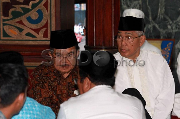 Try Sutrisno dan Purnawirawan...