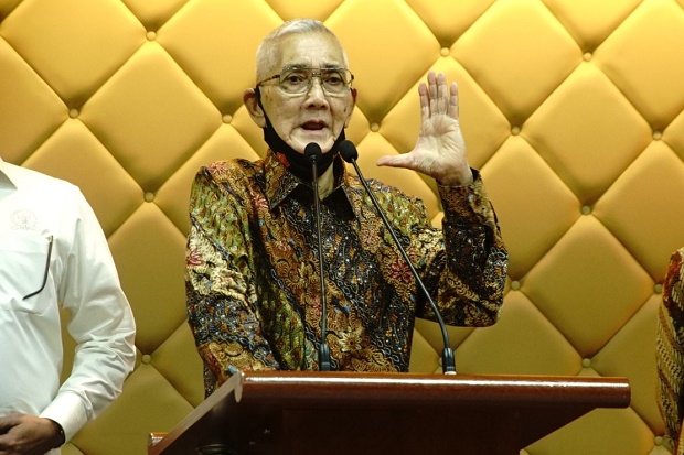 Try Sutrisno dan Purnawirawan...