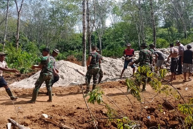 Ratusan Prajurit Mulai...