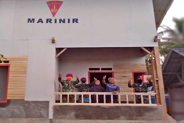 Prajurit Marinir Selesaikan...