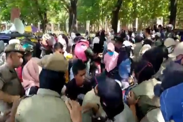 Demo di Kantor Bupati...