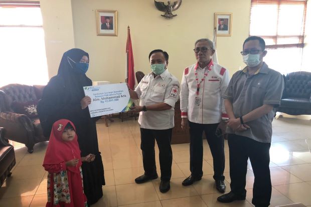 Gugur dalam Tugas, Relawan...