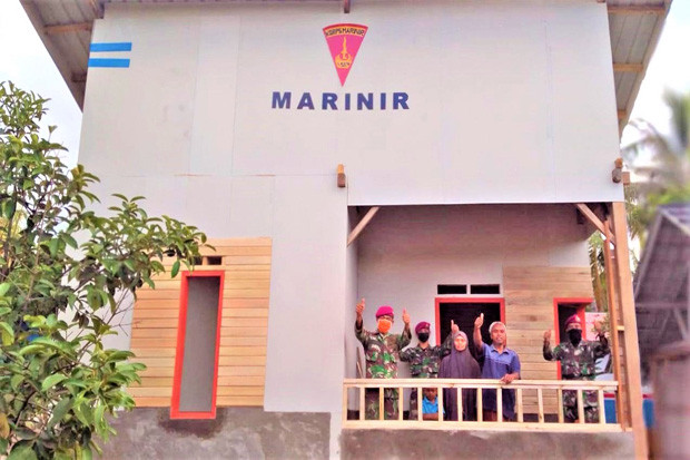 Prajurit Marinir Rampungkan...