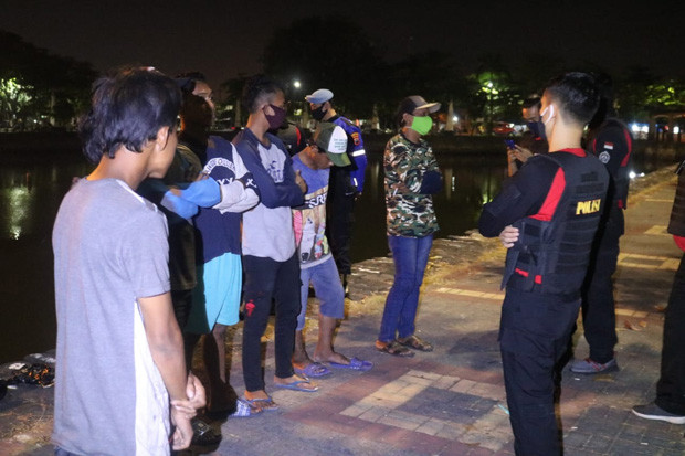 Lagi, Polisi Bubarkan...