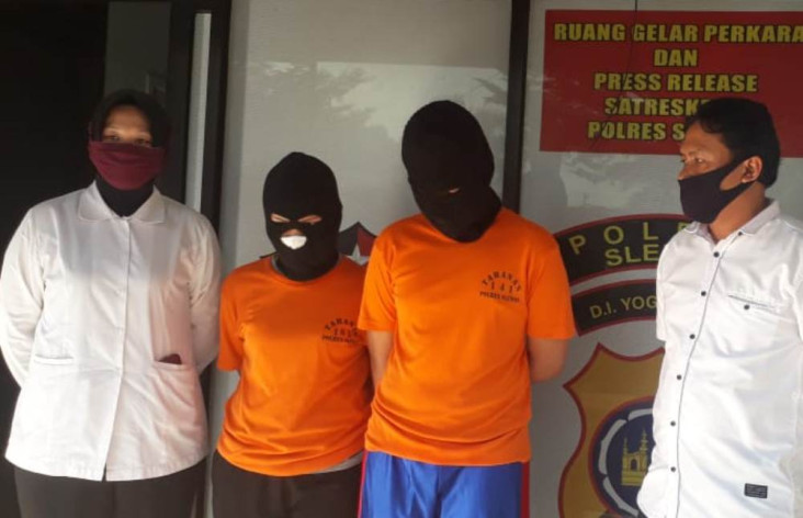 Takut Ketahuan Orang...