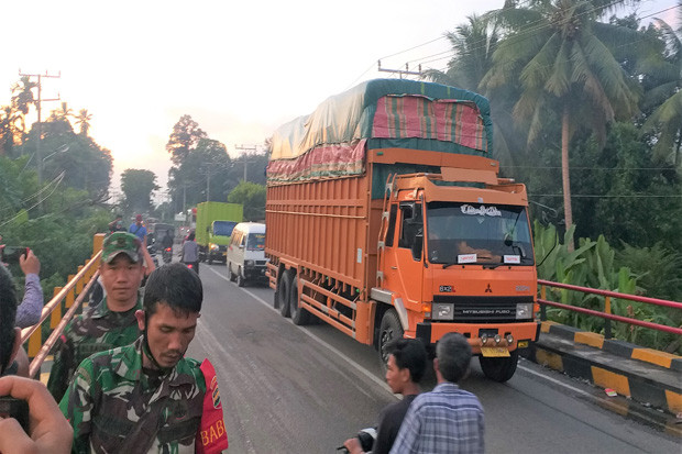 8 Jam Diblokade, Jalinsum...