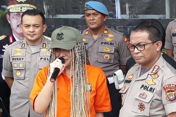 8 Artis yang Diciduk...
