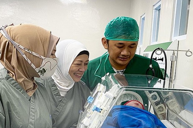 Lahirkan Anak Kelima,...