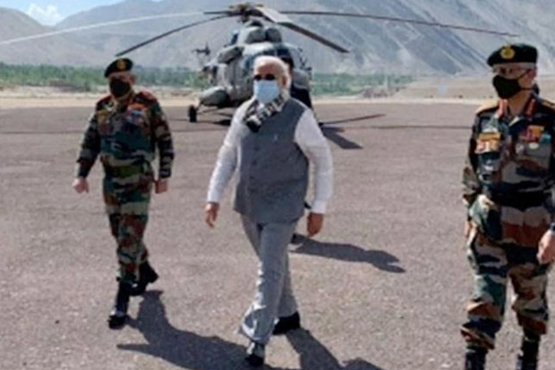 PM Modi Kunjungi Perbatasan...