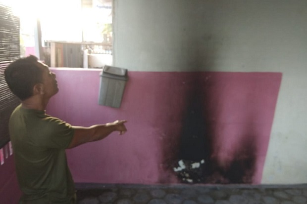 Teror Bom Molotov di...