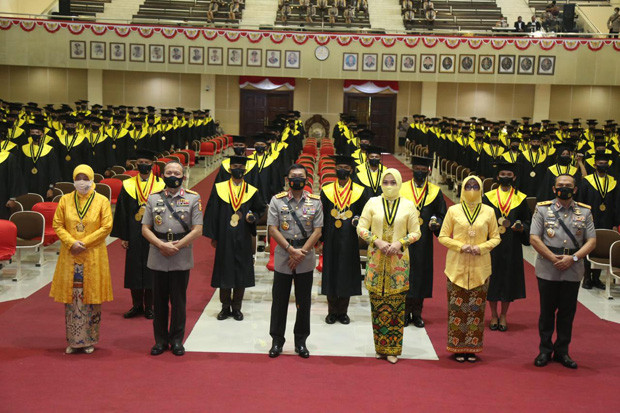 Pimpin Wisuda 293 Taruna...