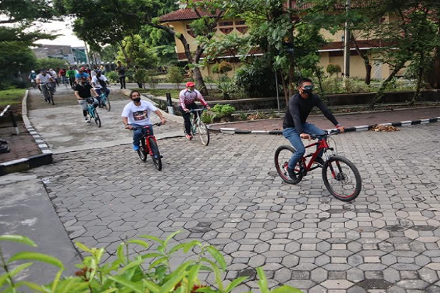 UNS Realisasikan Hari...