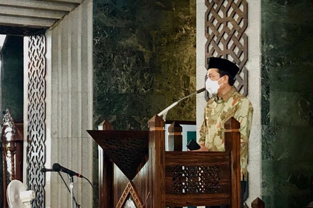 Salat Jumat di Al Markaz,...