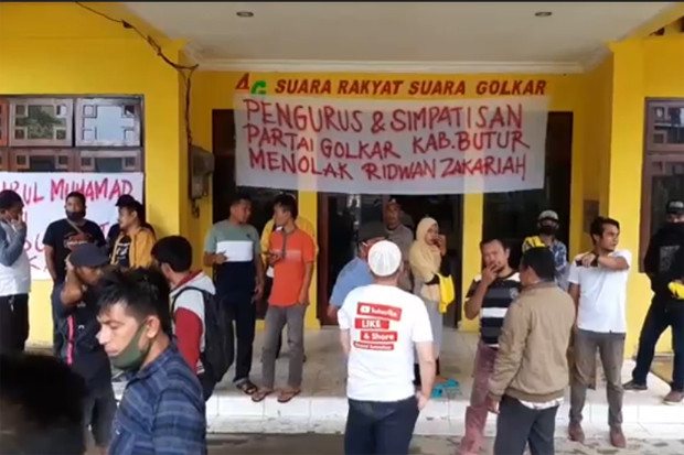 Tolak Ridwan Zakaria,...