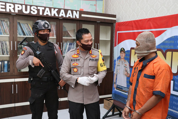 Bebas Bersyarat, Mantan...