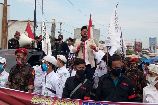 Seribuan Massa Gelar...