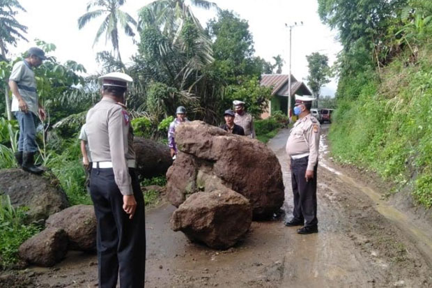 Akses Jalan Poros Sinjai-Malino...
