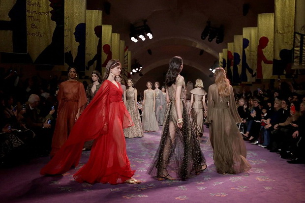 Dior Luncurkan Koleksi...