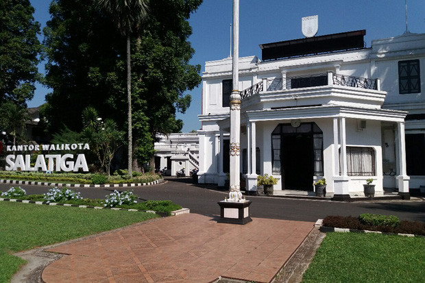 Target Pajak Hotel dan...