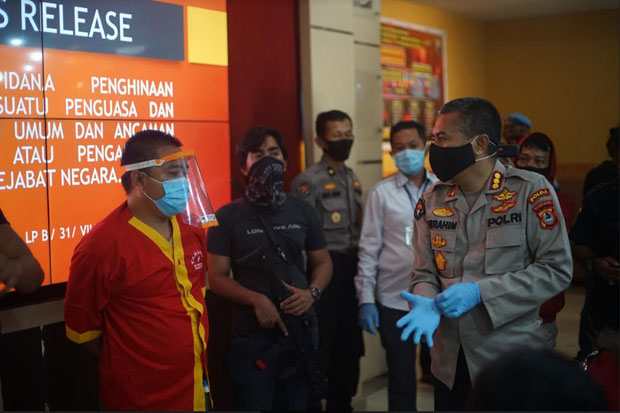 Pemuda Ancam Polisi...