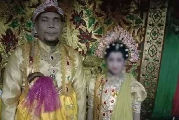 Pria 44 Tahun Nikahi...
