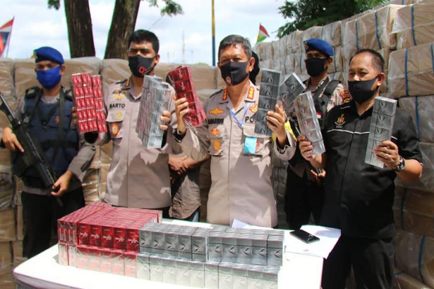 Disita, Ribuan Dus Rokok...