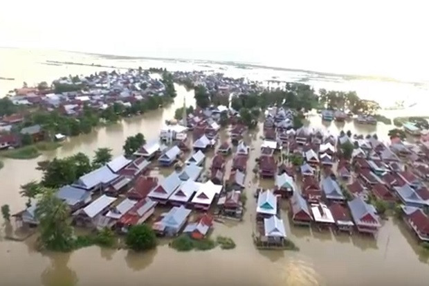 Banjir Bandang Terjang...