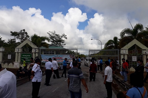 Suasana Haru Iringi...