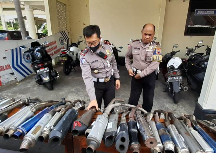 Bikin Polusi Suara,...