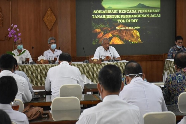 Tol Yogya-Bawen Lewati...