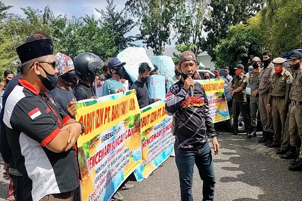 Ratusan Warga OKU Emosi...