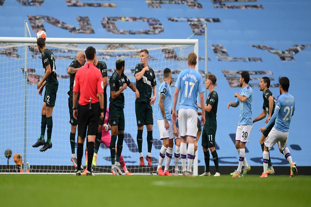 Bombardir Gawang Newcastle,...