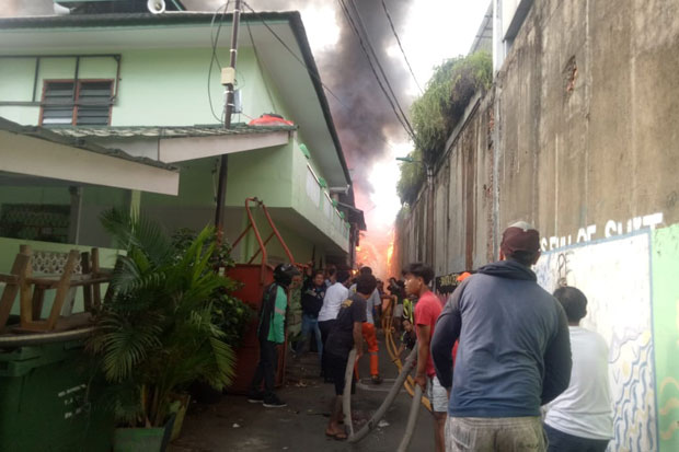 25 Rumah di Jalan Pemuda...
