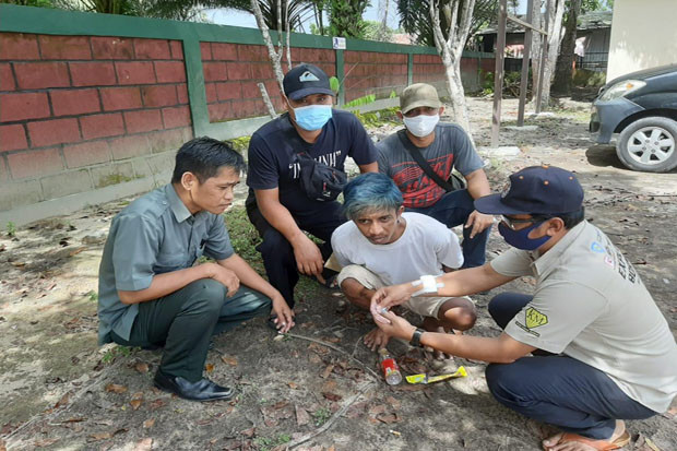 Edarkan Ekstasi di Pinggir...