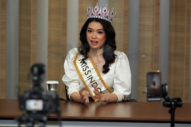 Miss Indonesia Carla...