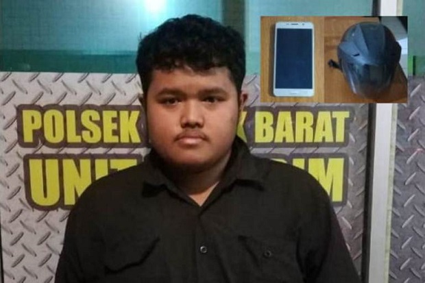 Sakit Hati Dipecat,...